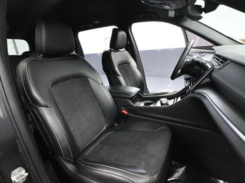 Used 2024 Jeep Grand Cherokee Altitude image 49