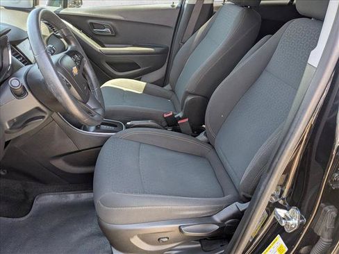 Used 2021 Chevrolet Trax LS w/ Tint and Cruise Package FWD image 15