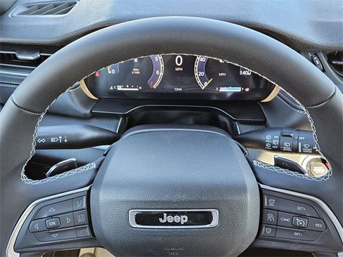 New 2025 Jeep Grand Cherokee L Laredo image 25