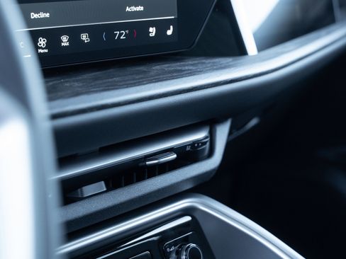 New 2025 Audi Q5 Prestige image 14