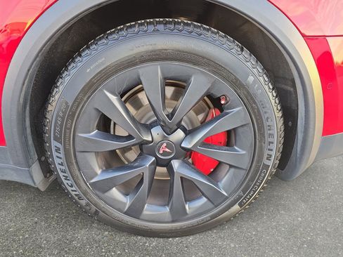 Used 2022 Tesla Model X image 32