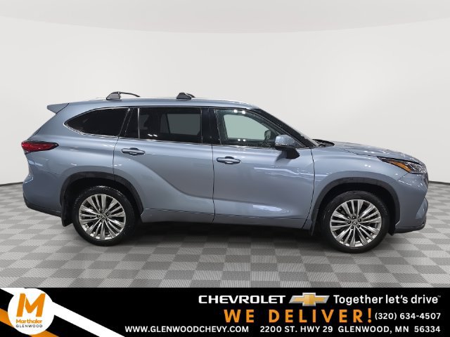 Used 2023 Toyota Highlander Platinum AWD/4WD image 1
