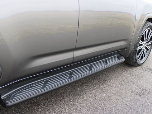 Used 2023 Lexus LX 600 4WD w/ Luxury Package image 39