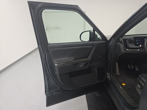 Used 2024 Rivian R1S Adventure AWD/4WD image 16