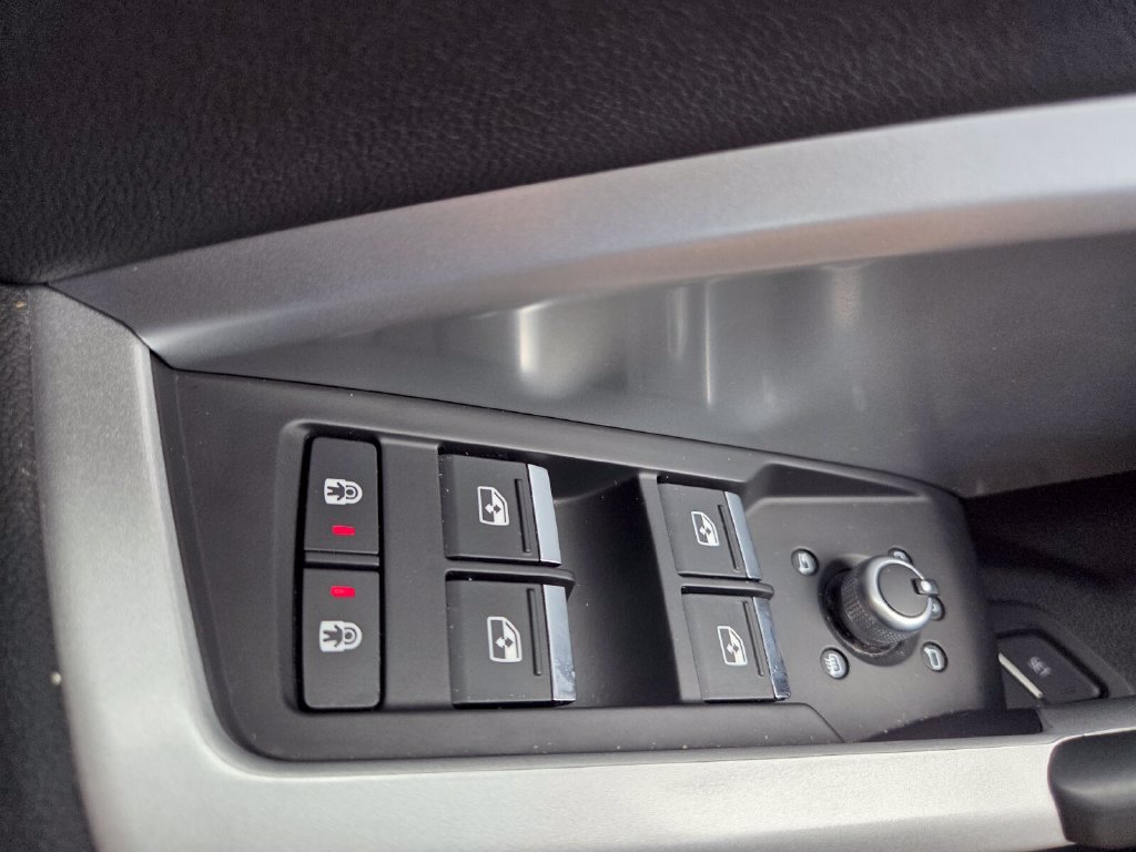 Used 2023 Audi Q3 2.0T Premium AWD/4WD image 19