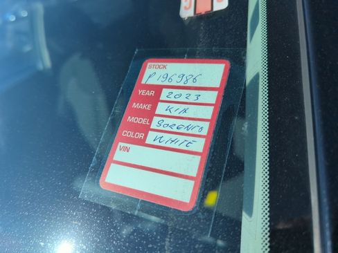 Used 2023 Kia Sorento LX image 6