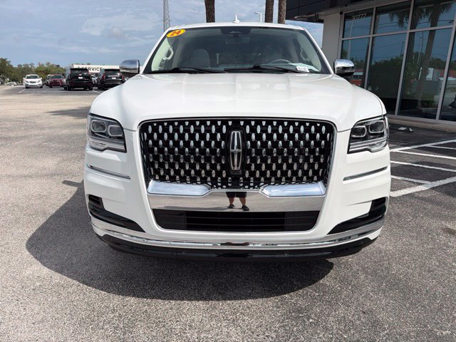 Used 2024 Lincoln Navigator Black Label AWD/4WD image 2