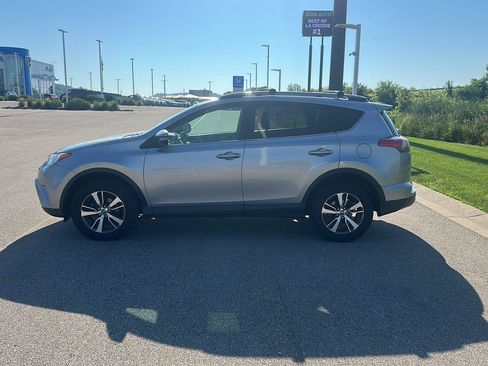 Used 2017 Toyota RAV4 XLE AWD/4WD image 6