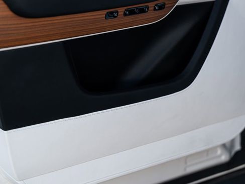 Used 2022 Rolls-Royce Cullinan image 25