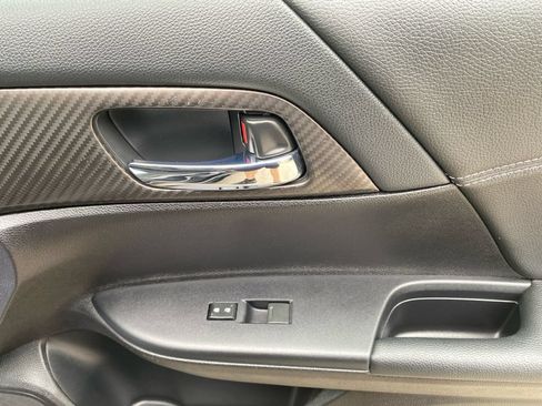 Used 2017 Honda Accord Sport image 12
