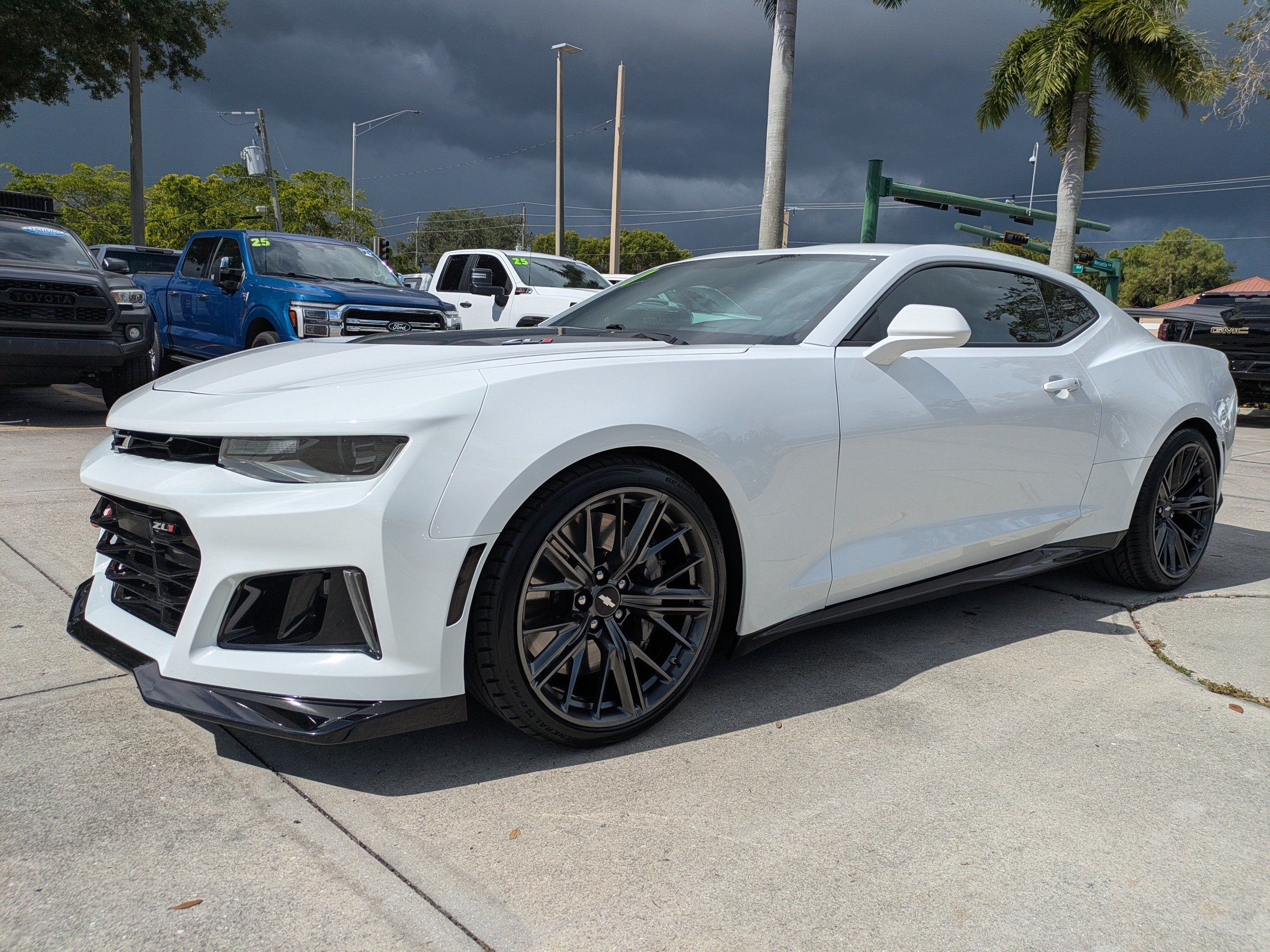 Used 2017 Chevrolet Camaro ZL1 RWD image 7