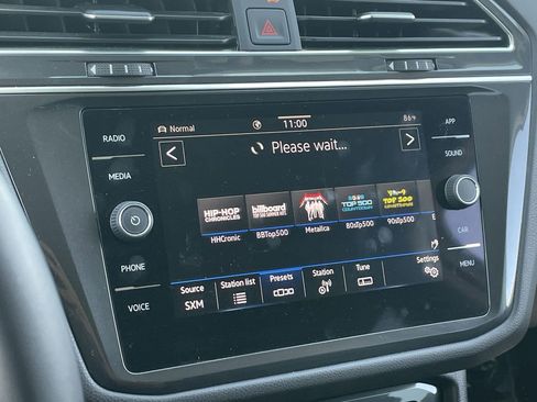 Used 2022 Volkswagen Tiguan SE AWD/4WD image 24