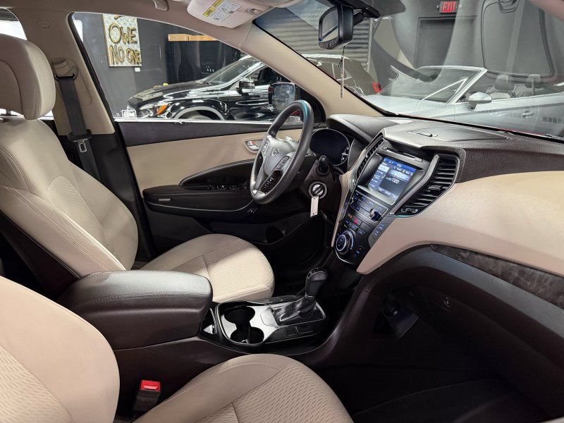 Used 2017 Hyundai Santa Fe Sport FWD image 16