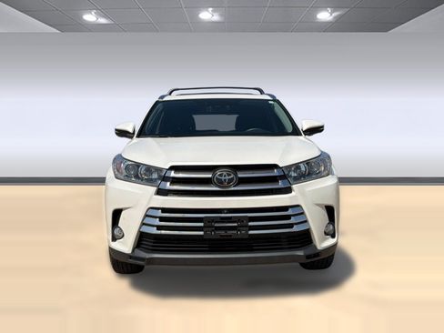 Used 2018 Toyota Highlander Limited Platinum FWD image 6