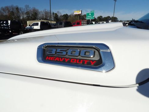 Used 2019 RAM 3500 Tradesman w/ Chrome Appearance Group image 12