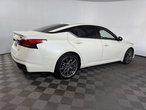 Used 2023 Nissan Altima 2.0 SR FWD image 9