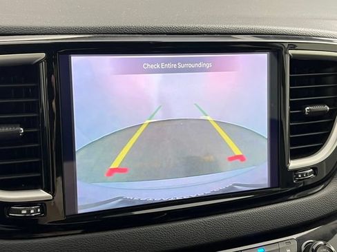 Used 2024 Chrysler Pacifica Touring-L FWD image 37