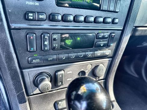 Used 2004 Ford Thunderbird image 25