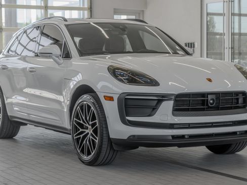 Used 2023 Porsche Macan AWD/4WD image 21
