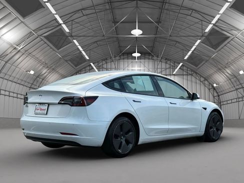 Used 2021 Tesla Model 3 Standard Range Plus image 7
