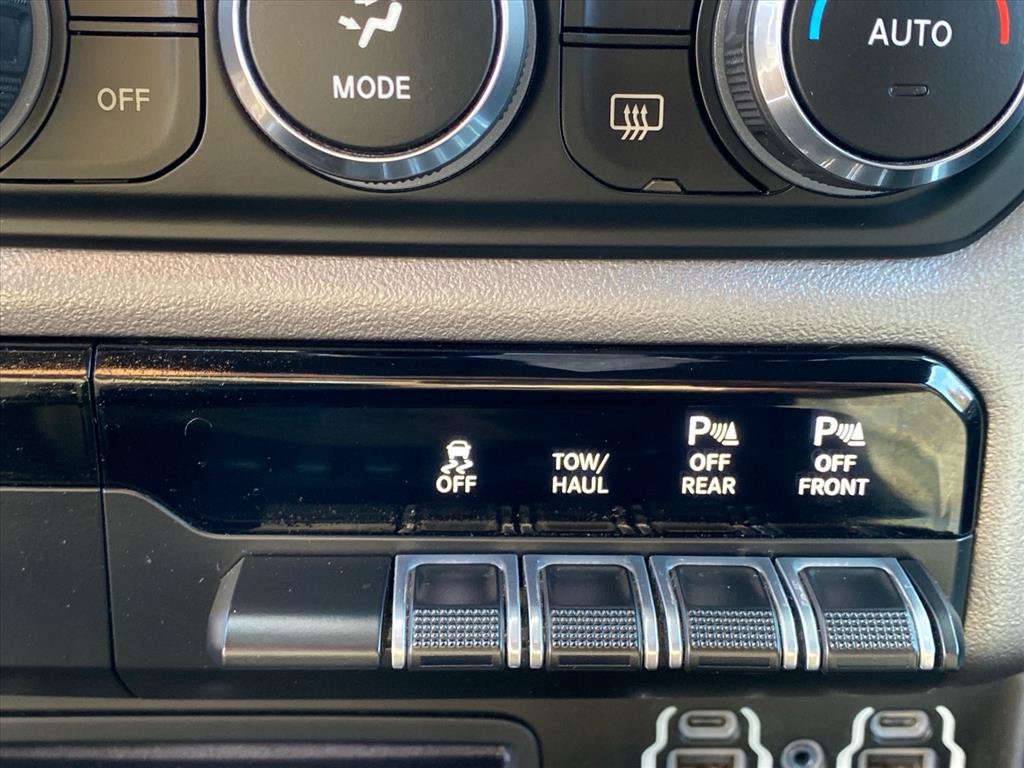 Used 2019 RAM 1500 Big Horn AWD/4WD image 14