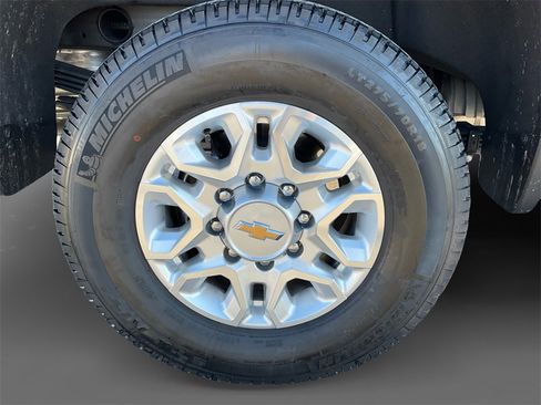 Used 2025 Chevrolet Silverado 2500 LT image 10