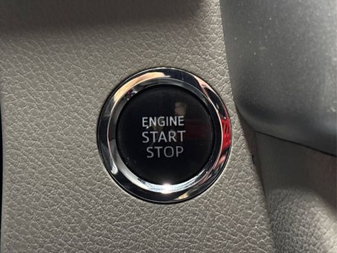 Used 2018 Toyota Highlander XLE image 32