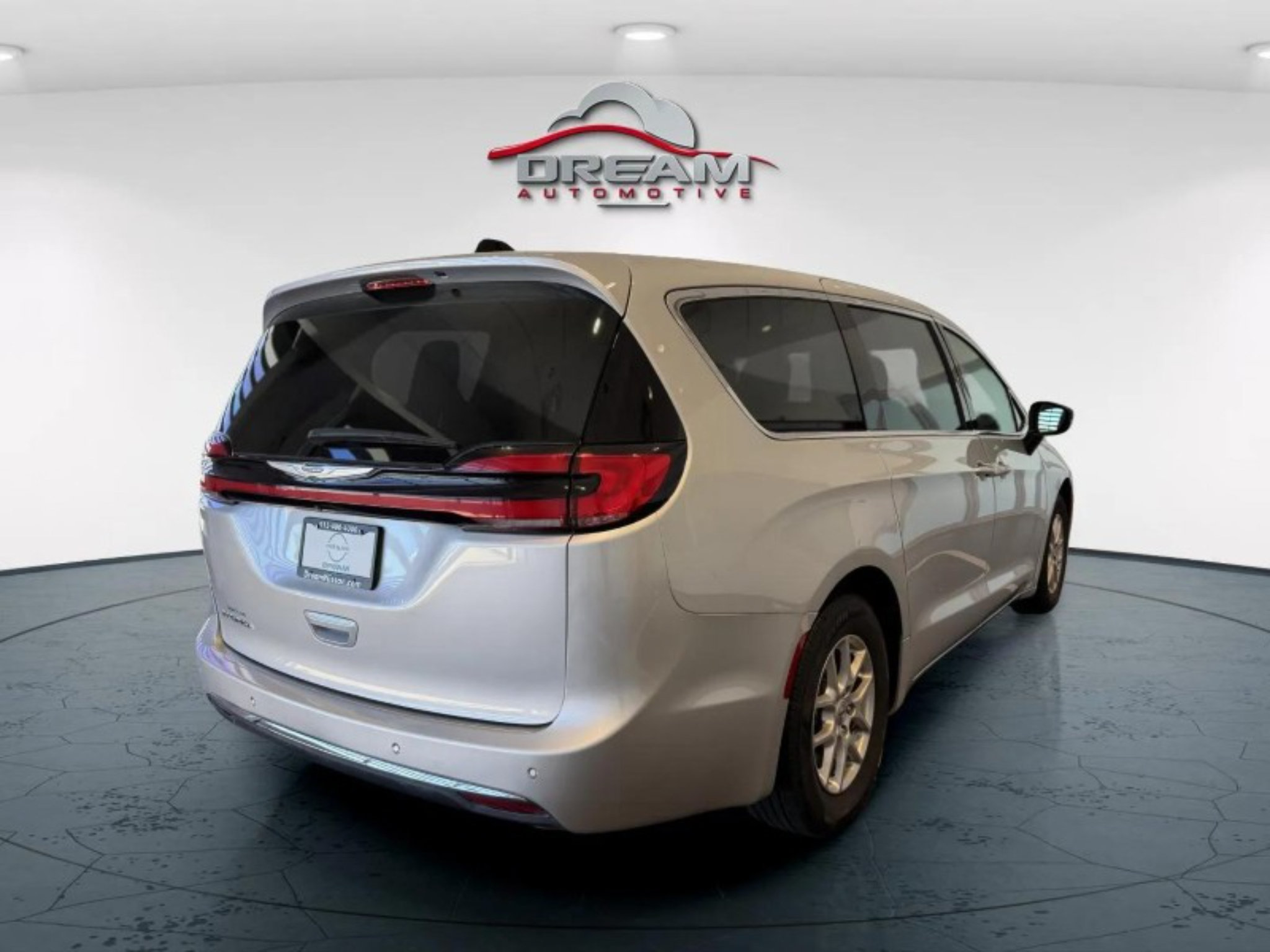 Used 2024 Chrysler Pacifica Touring-L FWD image 24