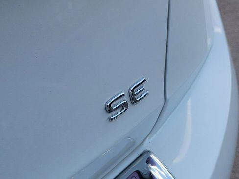 Used 2024 Volkswagen Jetta SE FWD image 6