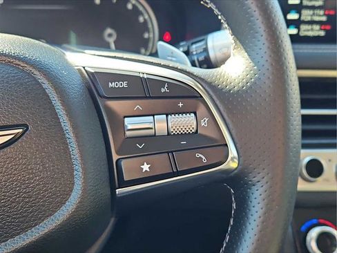 Used 2025 Genesis G70 2.5T AWD/4WD image 19