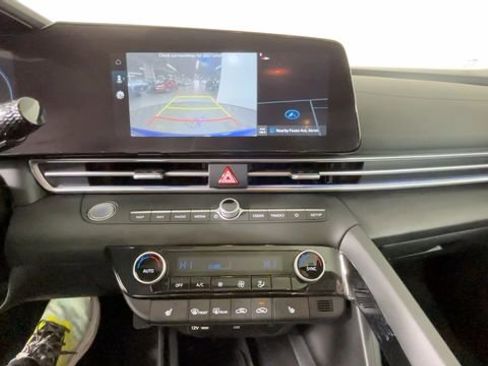 Used 2025 Hyundai Elantra SEL FWD image 36