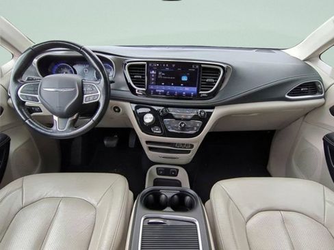 Used 2021 Chrysler Pacifica Touring-L FWD image 14