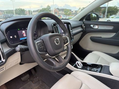 Used 2025 Volvo XC40 B5 Plus w/ Protection Package Premier AWD/4WD image 15