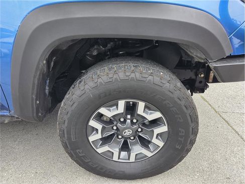 Used 2018 Toyota Tacoma TRD Off-Road w/ Technology Package image 9