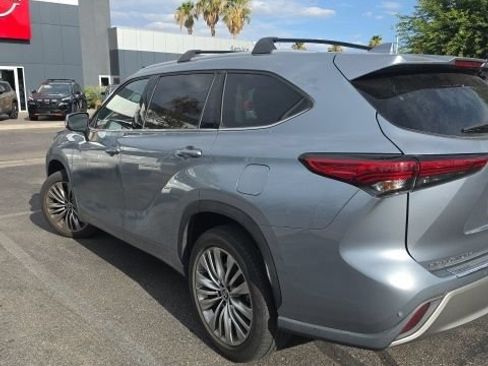 Used 2021 Toyota Highlander Platinum FWD image 7