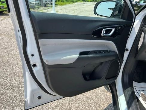 Used 2024 Jeep Compass Limited image 10