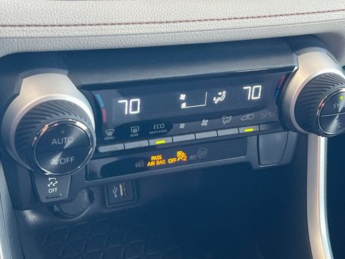 Used 2025 Toyota RAV4 XLE image 17