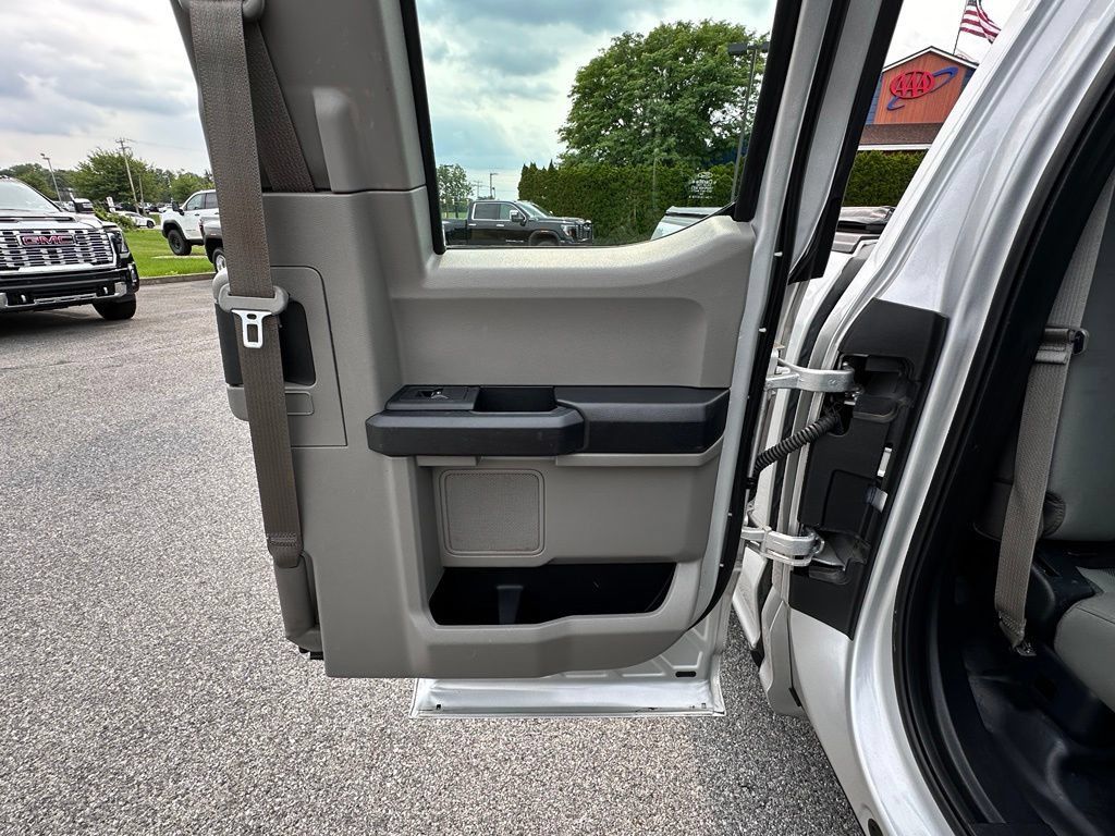 Used 2015 Ford F150 XL w/ Equipment Group 101A Mid AWD/4WD image 18