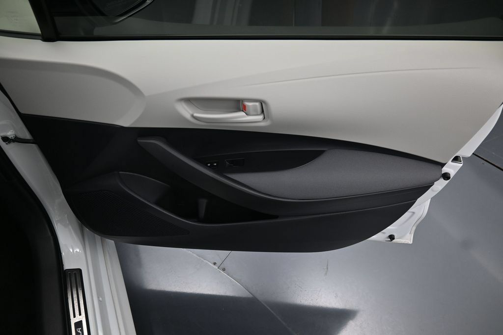 Used 2024 Toyota Corolla LE w/ LE Convenience Package FWD image 31