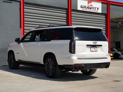 Used 2025 Cadillac Escalade ESV V AWD/4WD image 13
