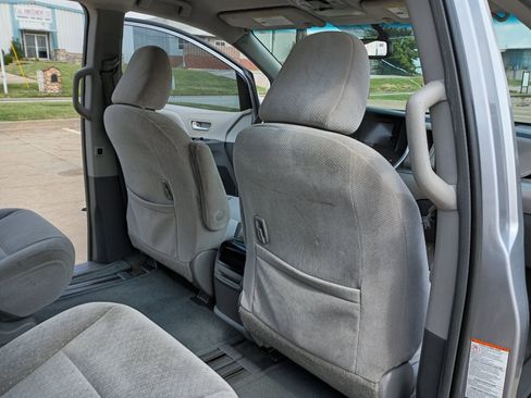 Used 2017 Toyota Sienna LE image 15