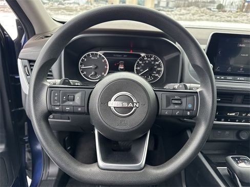 Used 2023 Nissan Rogue SV image 16