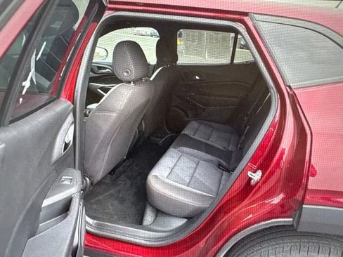 Used 2024 Chevrolet Trax RS FWD image 13
