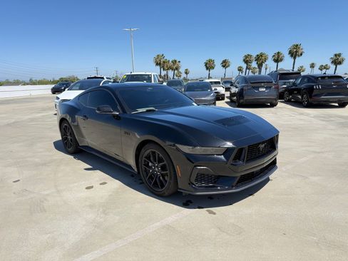 Used 2025 Ford Mustang GT Premium RWD image 4