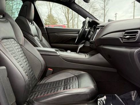Used 2019 Maserati Levante Trofeo image 19