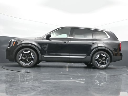 Used 2025 Kia Telluride S FWD image 36