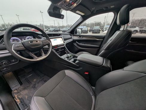 New 2026 Jeep Grand Cherokee Altitude image 2