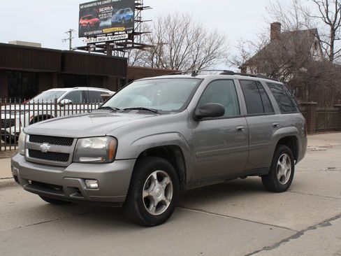 Used 2009 Chevrolet TrailBlazer LT w/ Sun And Sound Package image 2