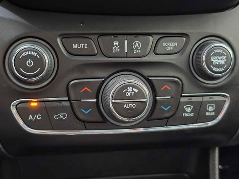 Used 2019 Jeep Cherokee Trailhawk w/ Trailer Tow Group AWD/4WD image 15
