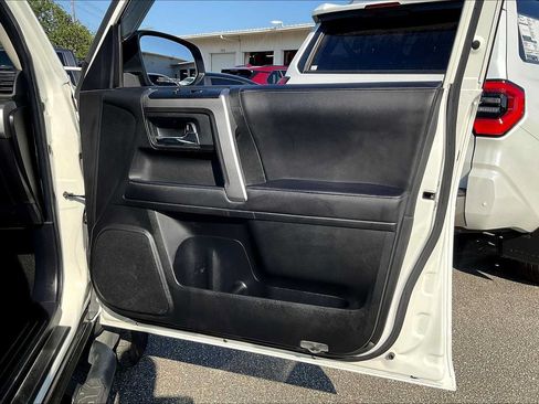 Used 2020 Toyota 4Runner SR5 Premium RWD image 21